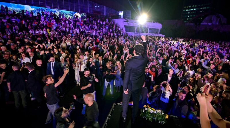 Sonte në Sheshin Skënderbeu, bashkë me Albin Kurtin – Krejt për shtet, shtet për krejt