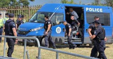 Kënduan këngë nacionalsite, arrestohen disa serb pas përfundimit të “Vidovdanit” (Video)