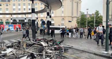 Kaos dhe dhunë në Bruksel, studentët përleshen me policinë për shkurtimet në buxhetin e arsimit (VIDEO)