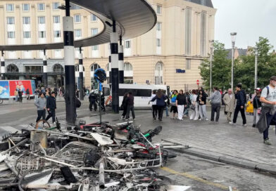 Kaos dhe dhunë në Bruksel, studentët përleshen me policinë për shkurtimet në buxhetin e arsimit (VIDEO)