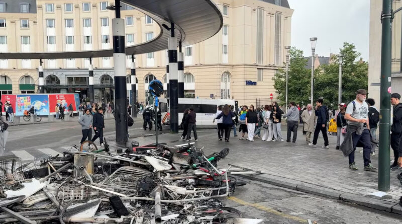 Kaos dhe dhunë në Bruksel, studentët përleshen me policinë për shkurtimet në buxhetin e arsimit (VIDEO)