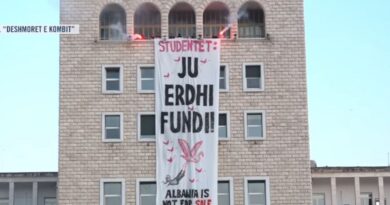 “Ju erdhi fundi”/ Studentët mesazh të fortë Ramës, shpalosin banderolën gjigande në Universitetin Politeknik
