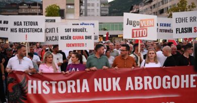 Protesta në Tetovë: “Në sheshin Iliria nuk ka vend për Titon”