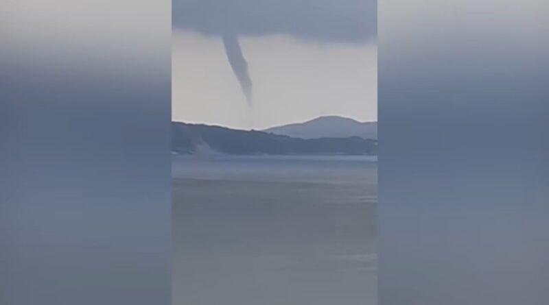 Tornado pranë bregdetit të Ksamilit (Video)