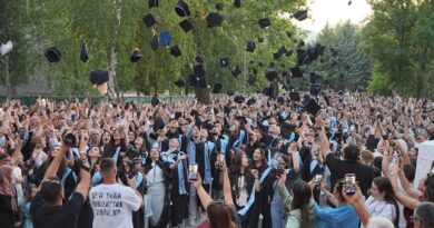 UNT promovoi gjeneratën e VIII-të të absolventëve në ceremoninë madhështore “Absolventiada 2026”