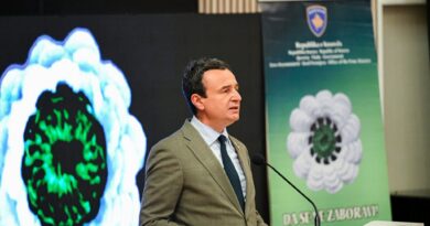 Kurti: Gjenocidi në Srebrenicë është e vërtetë historike, juridike dhe njerëzore