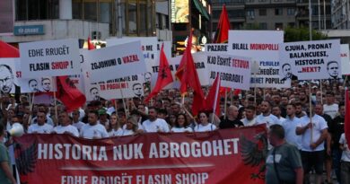 Protesta kundër vendimit për ndryshimin e emrave të rrugëve në Tetovë