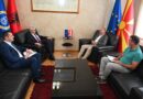 Për herë të parë vendoset flamuri shtetëror në zyrën e Ali Ahmetit