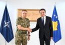 Kryeministri në detyrë Kurti priti në takim Komandantin e KFOR-it, gjeneralmajor Ulutaş