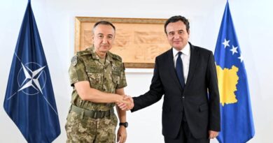 Kryeministri në detyrë Kurti priti në takim Komandantin e KFOR-it, gjeneralmajor Ulutaş