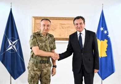 Kryeministri në detyrë Kurti priti në takim Komandantin e KFOR-it, gjeneralmajor Ulutaş