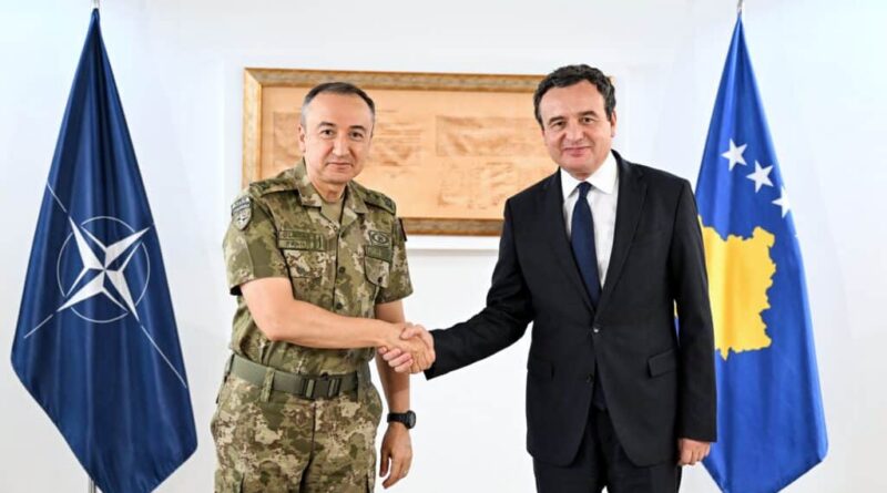 Kryeministri në detyrë Kurti priti në takim Komandantin e KFOR-it, gjeneralmajor Ulutaş