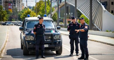 Komandanti i Njësisë Speciale të KFOR-it vizitë në Mitrovicë: Përgjegjësia e misionit mbetet e njëjtë