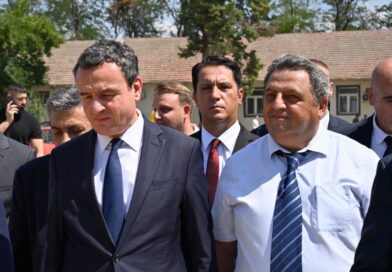 Kryeministri Albin Kurti viziton kampusin e ri të UNT-së, rektori Bekim Fetaji e njoftoi me progresin e punimeve