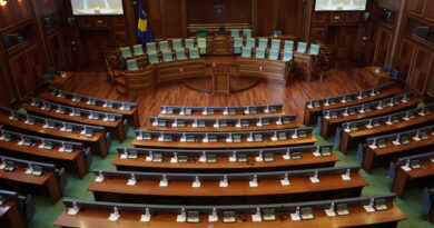 Ngërçi politik në Kosovë/ PDK, AAK dhe LDK kërkojnë sa më shpejt vazhdimin e seancës konstituive