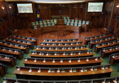 Ngërçi politik në Kosovë/ PDK, AAK dhe LDK kërkojnë sa më shpejt vazhdimin e seancës konstituive