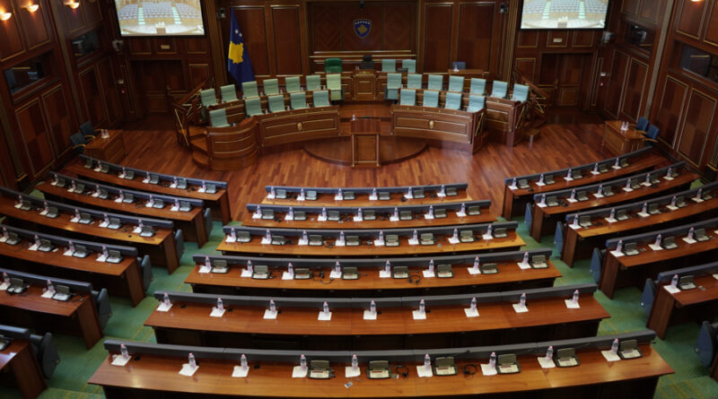Ngërçi politik në Kosovë/ PDK, AAK dhe LDK kërkojnë sa më shpejt vazhdimin e seancës konstituive