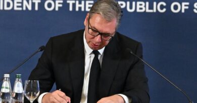 Aleksandër Vuçiq jep dorëheqje nga posti i presidentit të Serbisë