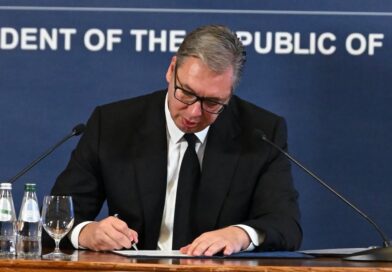 Aleksandër Vuçiq jep dorëheqje nga posti i presidentit të Serbisë
