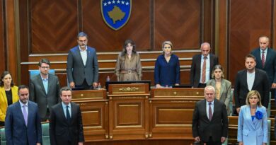 Haxhiu uron Kurtin dhe kabinetin e ri qeveritar