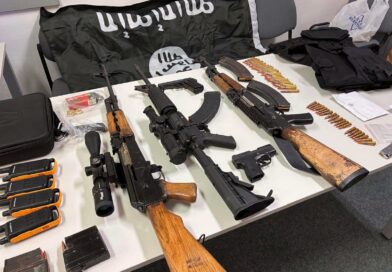 Shkatërrohet një grup kriminal nga Shkupi, arrestohen 3 persona për terrorizëm dhe tregtim të palejuar të armëve (VIDEO)