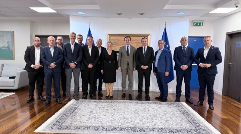 Kurti takon përfaqësuesit e Luginës, jep mesazhin e qartë për mbështetjen e shqiptarëve