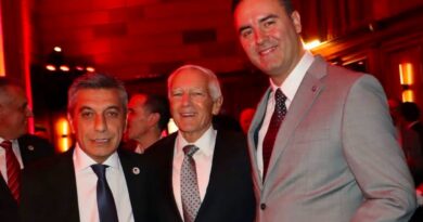 Mexhiti e Konjufca krah për krah me gjeneralin Wesly Clark