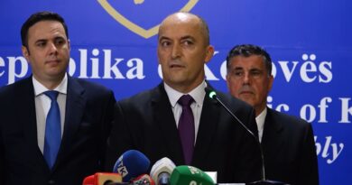 Thellohet kriza politike në Kosovë, Bekim Sejdiu tërheq kandidaturën për President