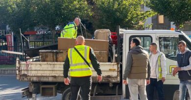 Hiqen tezgat e improvizuara përreth “Bit Pazarit”! Sekuestrohen rreth 500 kilogramë ushqime