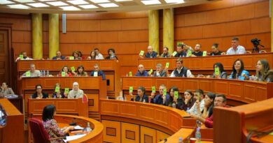 Tirana nderon krerët e UÇK-së, Thaçi, Veseli, Krasniqi e Selimi “Qytetarë Nderi”