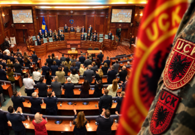 Specialja “ndez” mediat serbe – votimi në Kuvend merr jehonë në Beograd