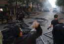 ​Tirana në kaos, protestuesit sulmojnë ministritë, Kryeministrinë, bizneset, përplasje me policinë