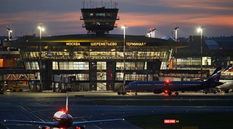 Sulmohet aeroporti i Moskës, pezullohen fluturimet