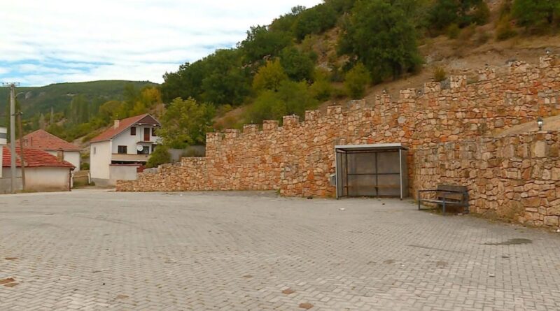 Bllaca prej vitesh pa transport publik, nxënësit detyrohen të ecin