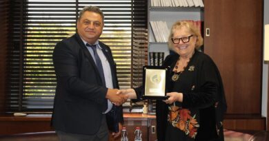 Rektori i UNT-së, Prof. Dr. Bekim Fetaji, uron Presidenten e Republikës së Kosovës, Justina Shiroka-Pula