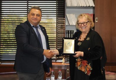 Rektori i UNT-së, Prof. Dr. Bekim Fetaji, uron Presidenten e Republikës së Kosovës, Justina Shiroka-Pula
