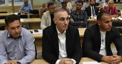 Artan Grubit i hiqet arresti shtëpiak, por gjykata nuk ia kthen pasaportën