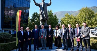 Universiteti i Tetovës i nderon profesorët për kontributin e tyre shumëvjeçar