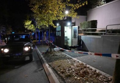 Sulm me thika para ambasadës izraelite në Beograd, policia vret sulmuesin
